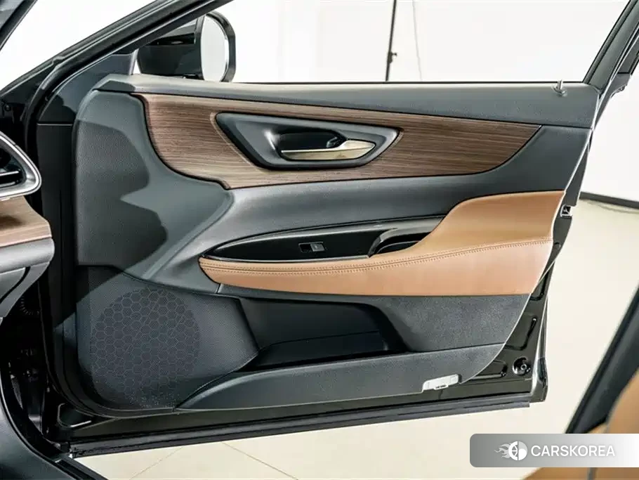 Toyota Crown 2025 Черный из Китая, фото 6