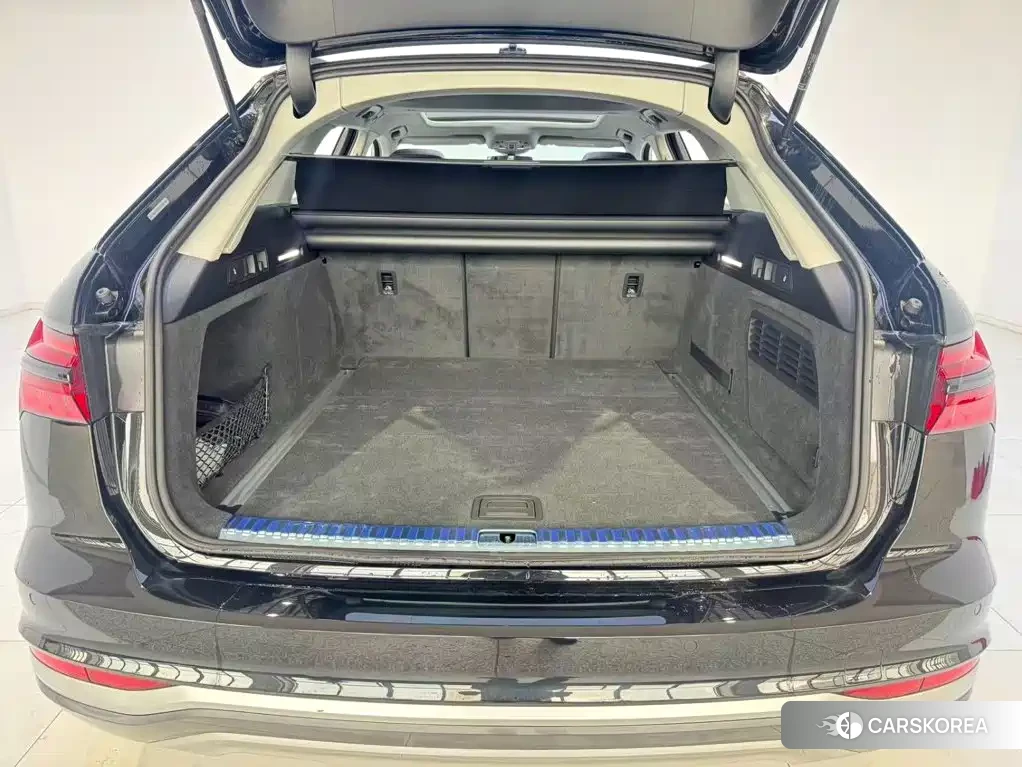 Audi A6 2025 Черный из Китая, фото 6