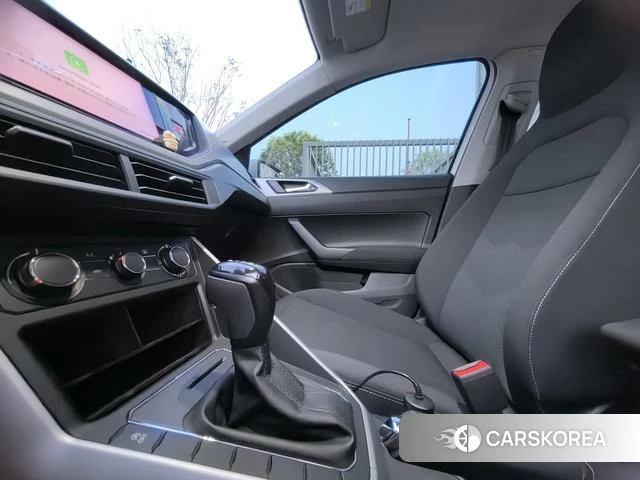 Volkswagen Polo 2022 Белый из Китая, фото 6