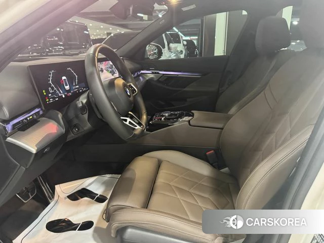 BMW 5 Series (G60) 2024 Белый из Кореи, фото 6