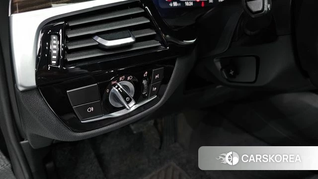 BMW 5 Series (G30) 2021 Черный из Кореи, фото 6