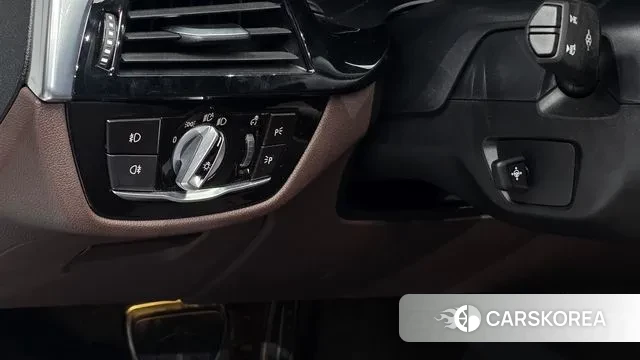 BMW 5 Series (G30) 2018 Белый из Кореи, фото 6