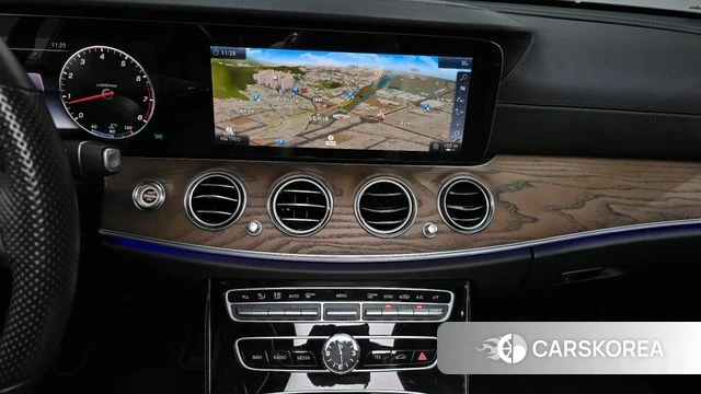 Mercedes-Benz E-Class W213 2018 Серебряный из Кореи, фото 6