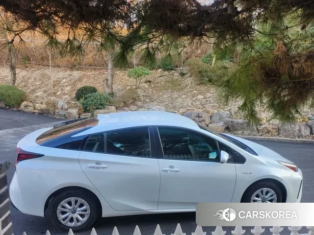 Toyota Prius 4th Generation 2021 Белый из Кореи, фото 6