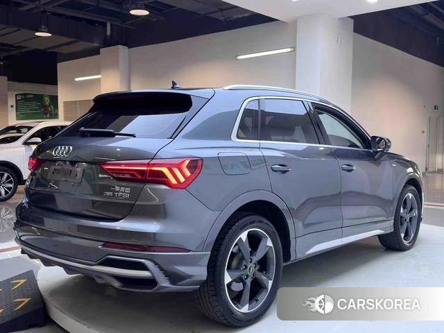Audi Q3 2022 Темно-серый из Китая, фото 6