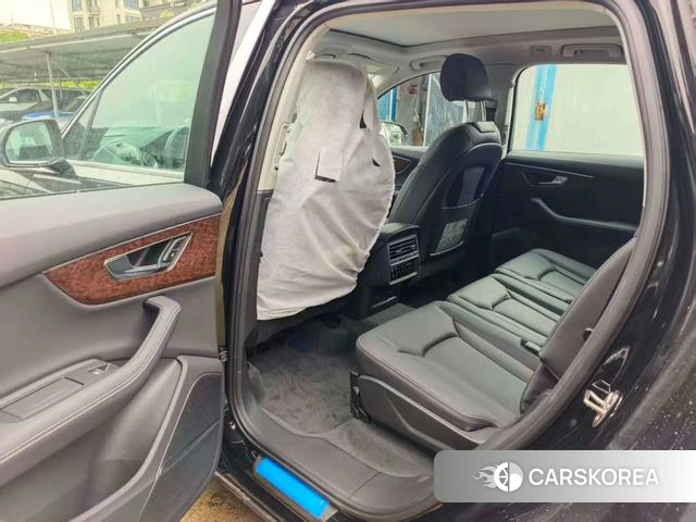 Audi Q7 2026 Черный из Китая, фото 6