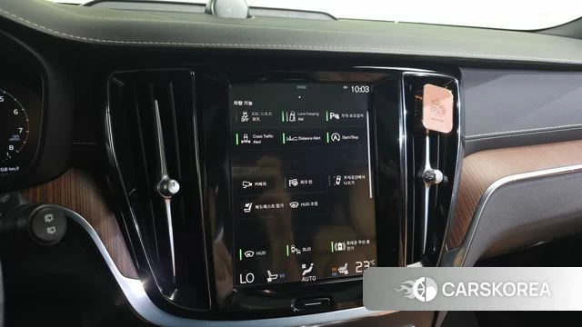 Volvo V60 Cross-Country 2nd Generation 2020 Белый из Кореи, фото 6
