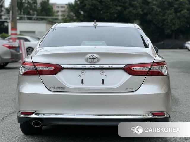 Toyota Camry 2023 Шампань из Китая, фото 6