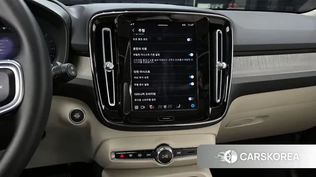 Volvo XC40 2023 Черный из Кореи, фото 6