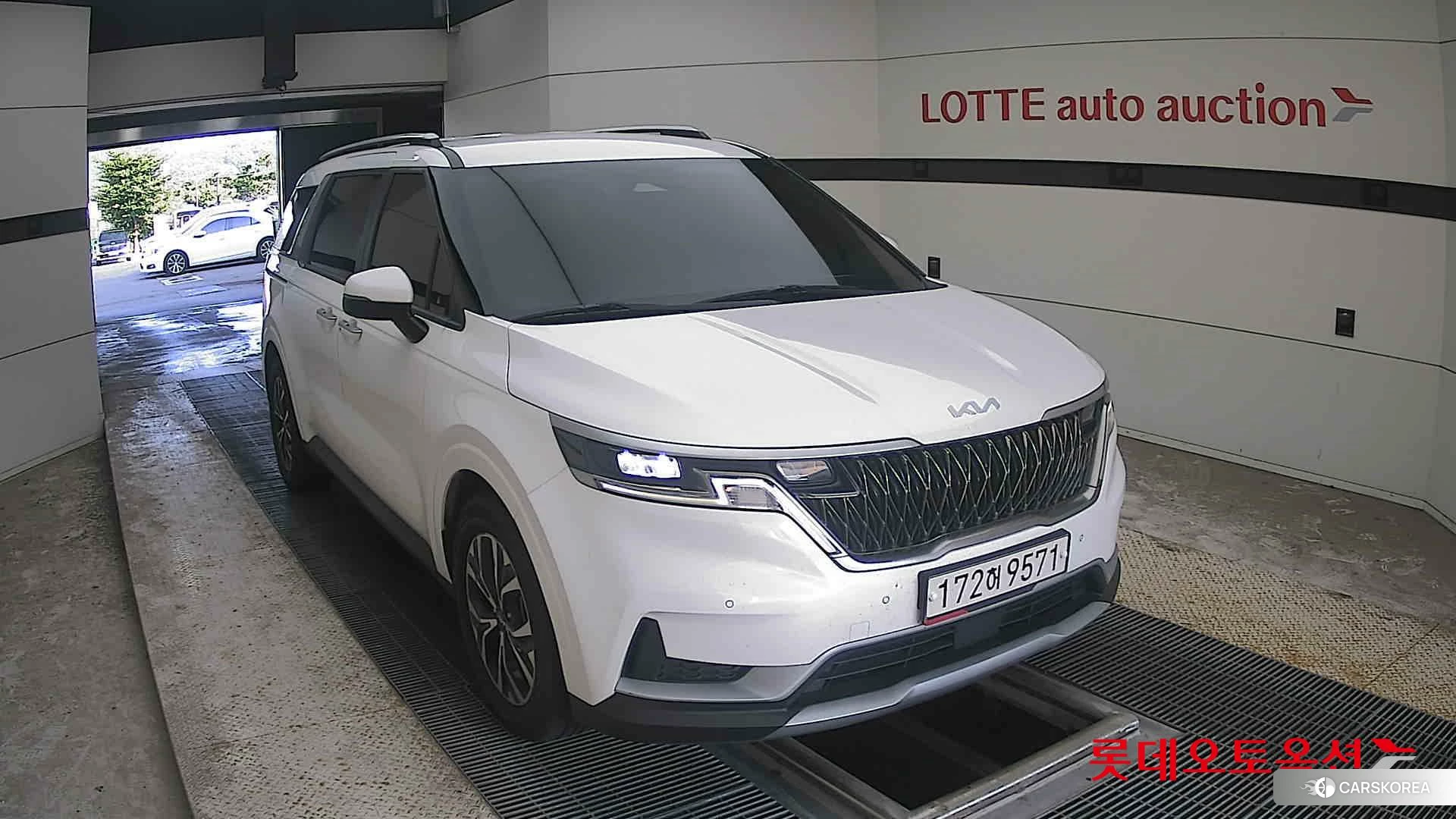 Kia Carnival 2023 Snow White Pearl (optional) из Кореи, фото 6