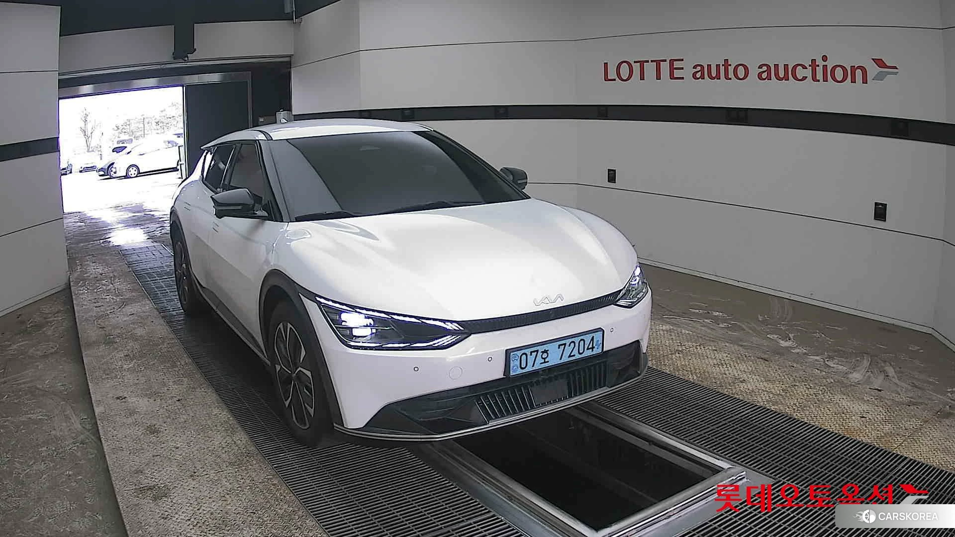 Kia EV6 2022 Snow White Pearl из Кореи, фото 6