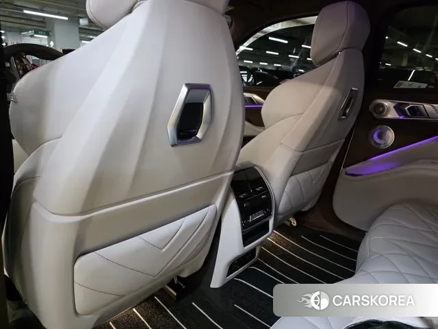 BMW XM (G09) 2023 Белый из Кореи, фото 6