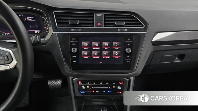 Volkswagen Tiguan second Generation 2021 Белый из Кореи, фото 6