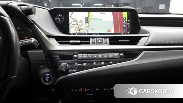 Lexus ES300h 7th generation 2020 Серебряный из Кореи, фото 6