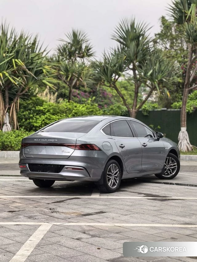 BYD Qin PLUS DM 2023 Темно-серый из Китая, фото 6