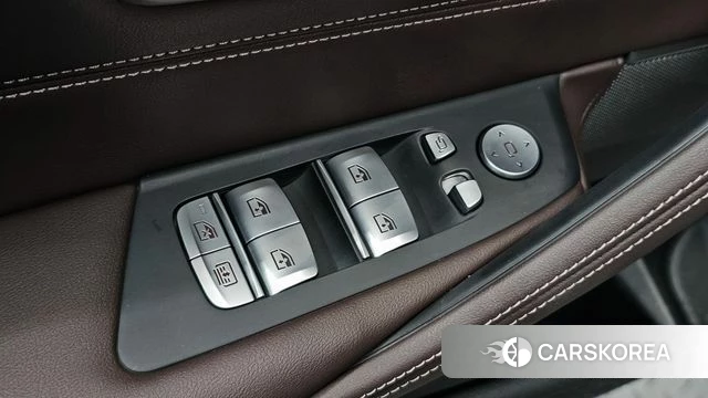 BMW 5 Series (G30) 2022 Серебристо-серый из Кореи, фото 6