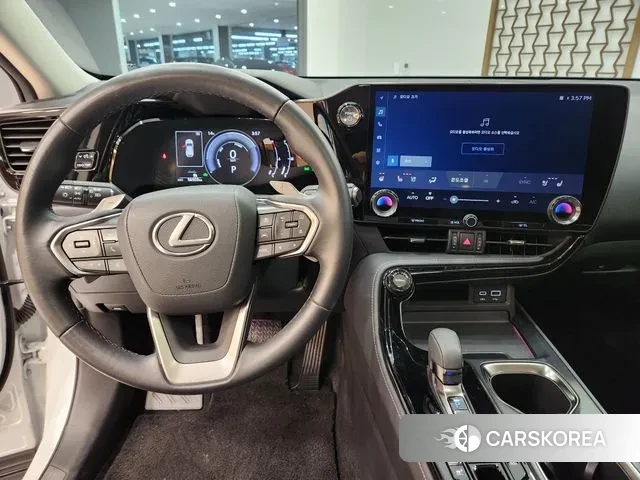 Lexus NX350h Second generation 2023 Жемчужный цвет из Кореи, фото 6
