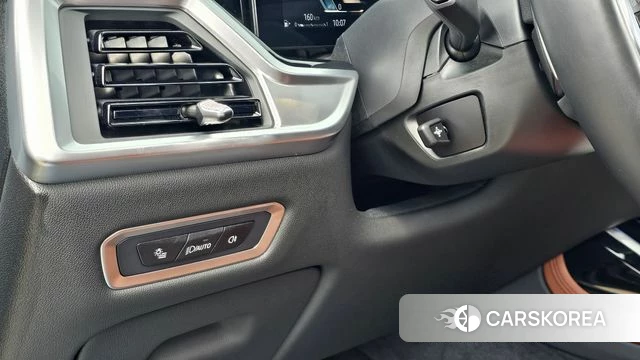 BMW X7 (G07) 2024 Серебристо-серый из Кореи, фото 6