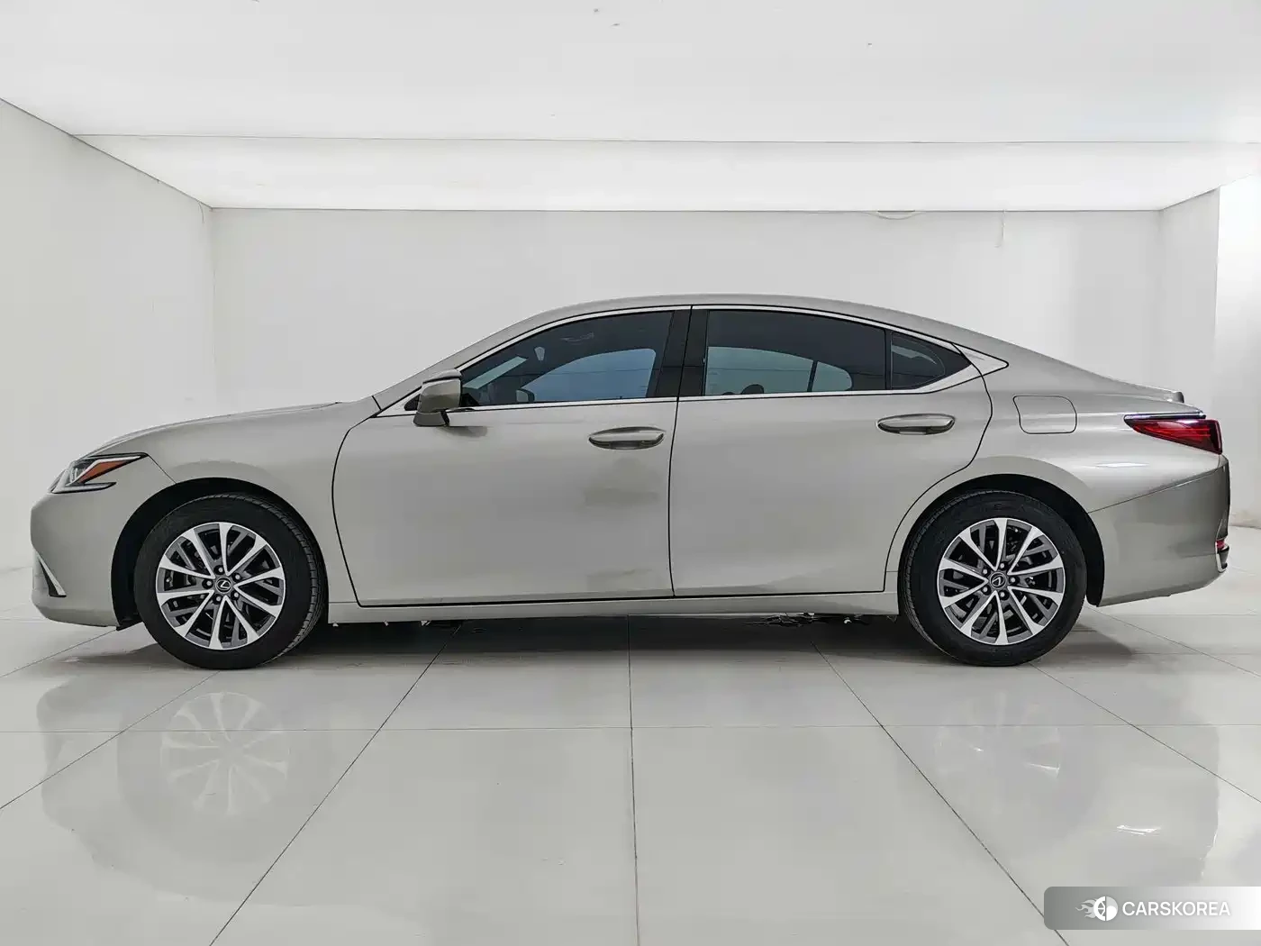 Lexus ES 2024 Champagne/brown из Китая, фото 6