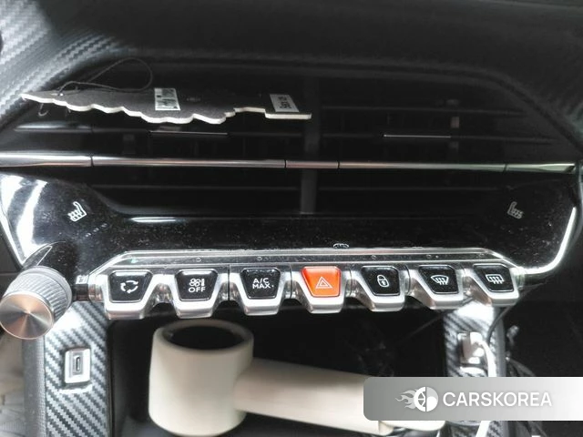 Peugeot e-208 second Generation 2020 Красный из Кореи, фото 6