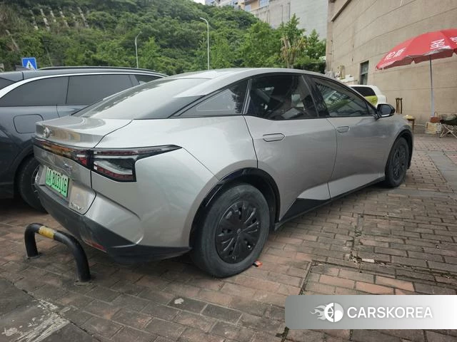 Toyota bZ3 2024 Серебристо-серый из Китая, фото 6