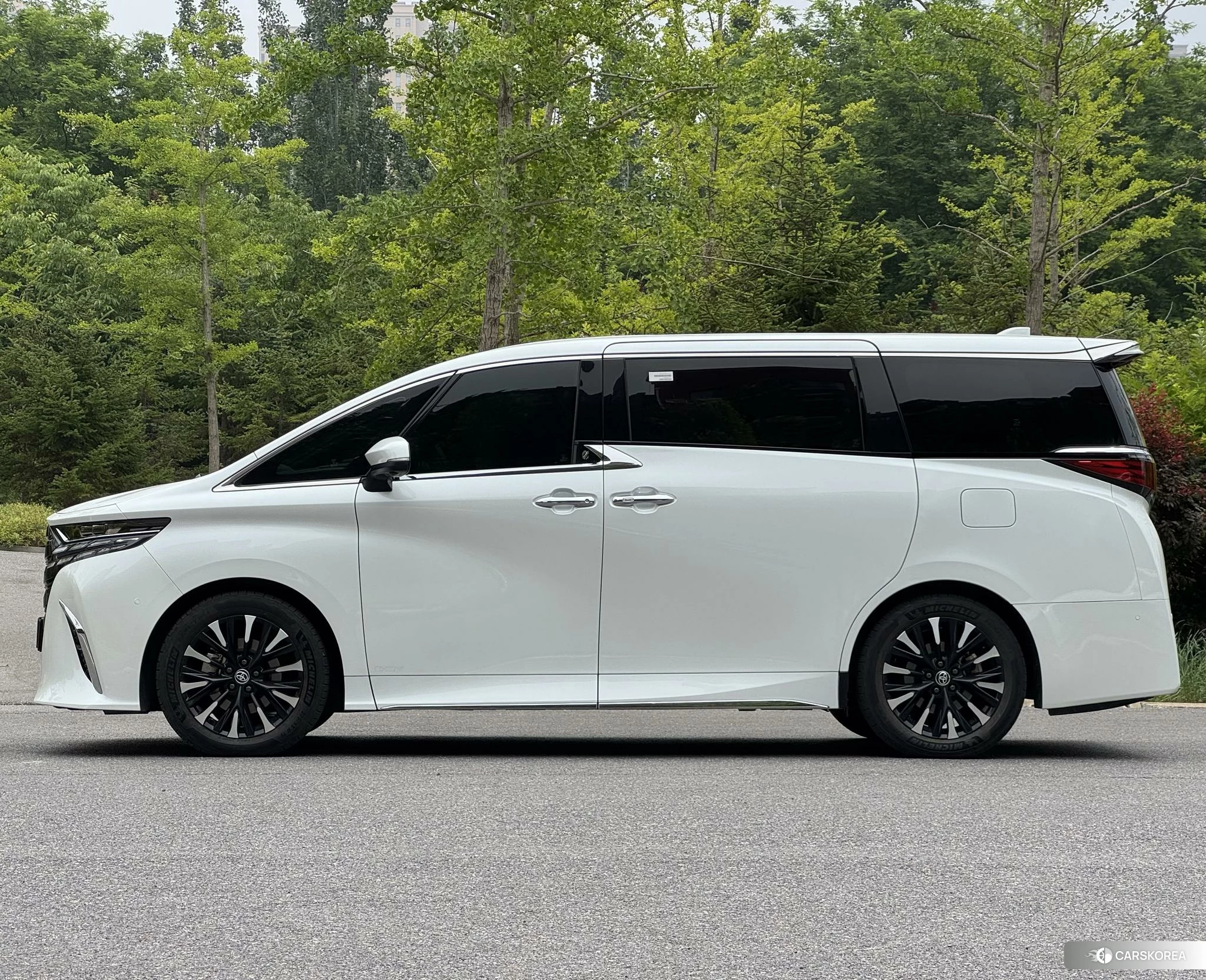 Toyota Elfa 2024 Белый из Китая, фото 6