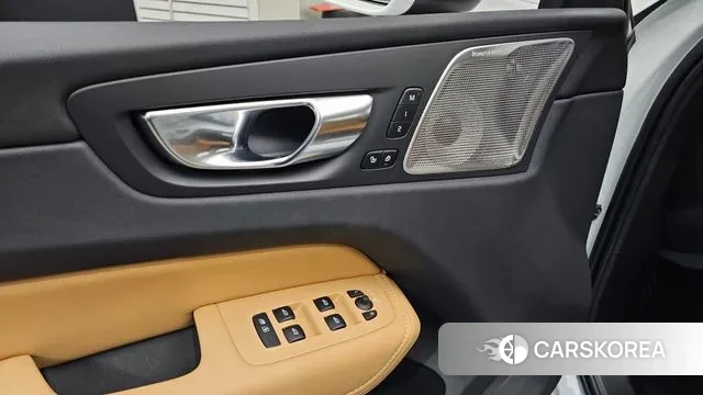 Volvo XC60 second Generation 2024 Белый из Кореи, фото 6