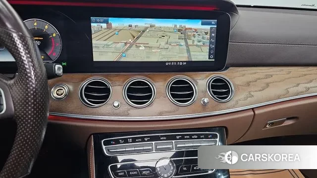 Mercedes-Benz E-Class W213 2018 Белый из Кореи, фото 6