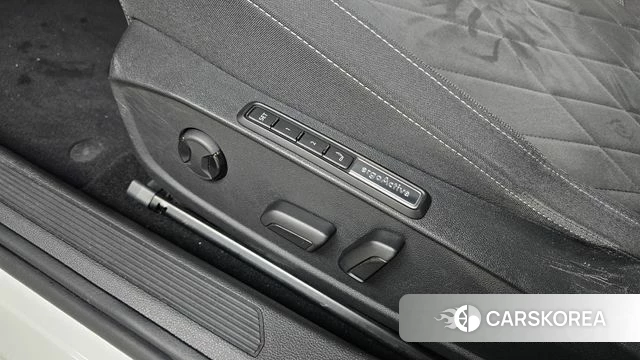 Volkswagen Golf 8th Generation 2022 Белый из Кореи, фото 6