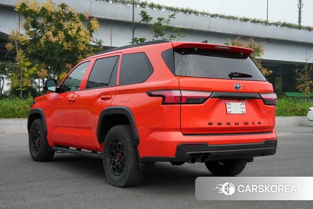 Toyota Sequoia 2023 Оранжевый из Китая, фото 6