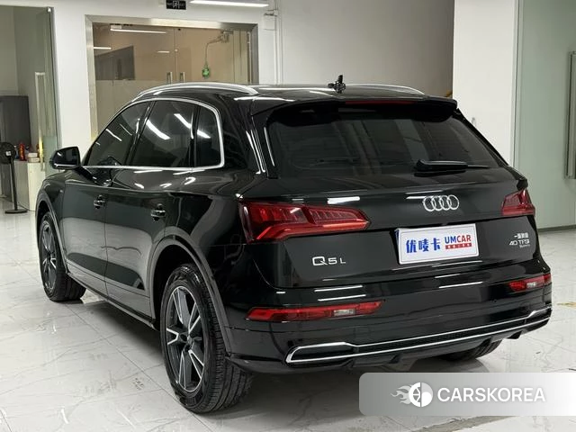 Audi Q5L 2021 Черный из Китая, фото 6