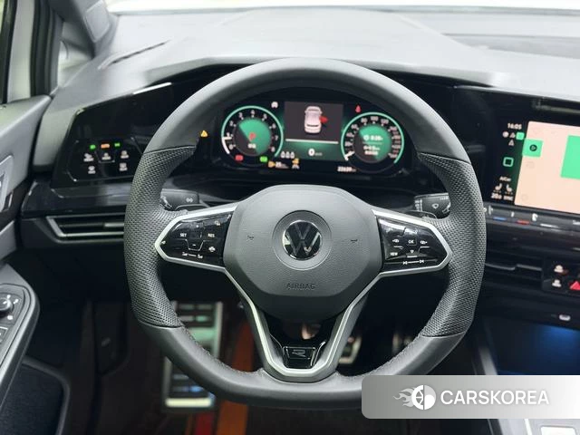 Volkswagen Golf 2024 Белый из Китая, фото 6