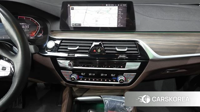 BMW 5 Series (G30) 2020 Белый из Кореи, фото 6
