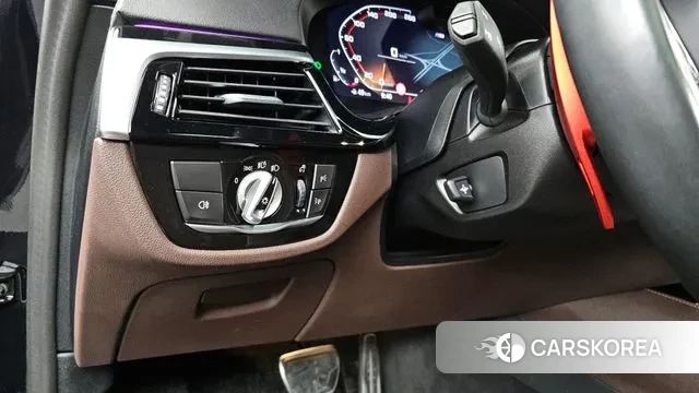 BMW 5 Series (G30) 2023 Черный из Кореи, фото 6