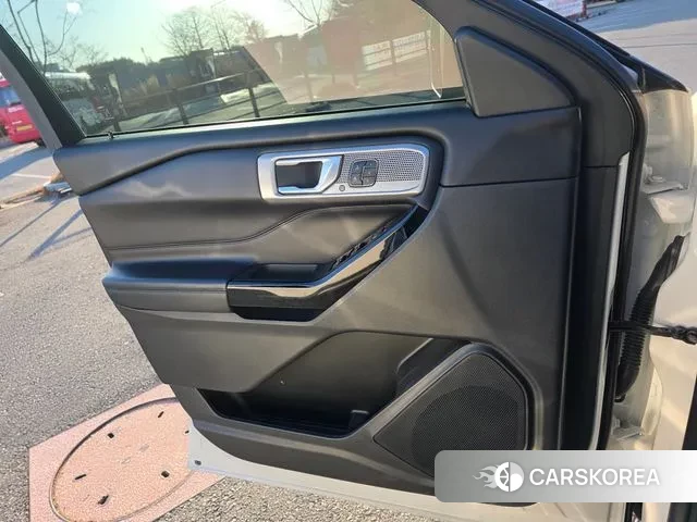 Ford Explorer 6th Generation 2022 Белый из Кореи, фото 6