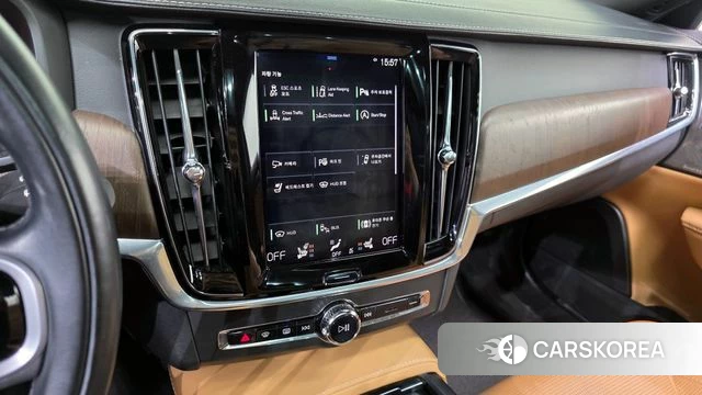 Volvo V90 Cross-Country 2021 Белый из Кореи, фото 6