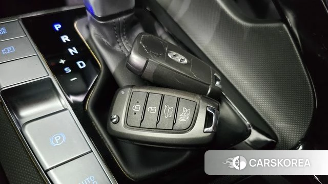 Hyundai Avante Hybrid (CN7) 2021 Серебристо-серый из Кореи, фото 6