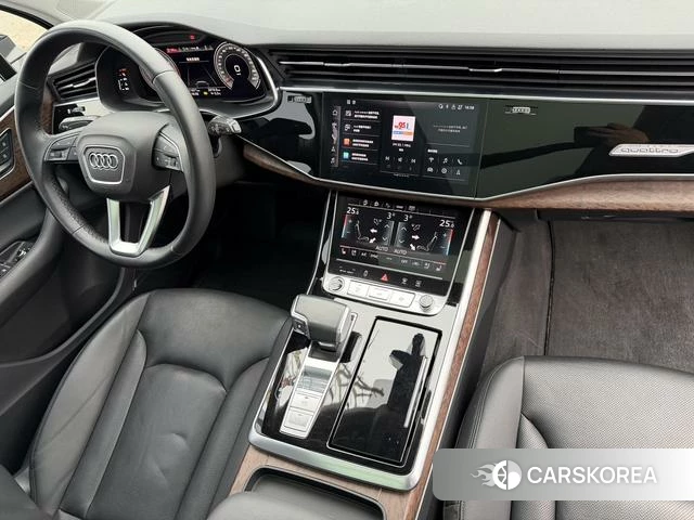 Audi Q7 2022 Черный из Китая, фото 6