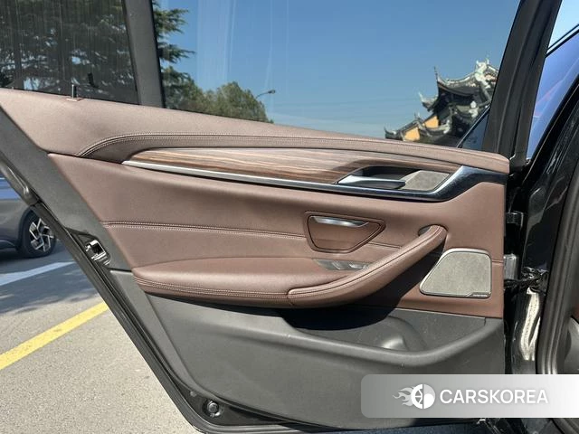 BMW 5 series 2023 Черный из Китая, фото 6