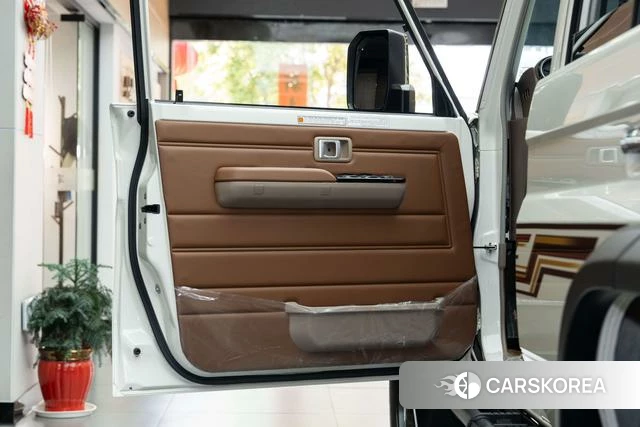 Toyota Land Cruiser 70 Series 2025 Белый из Китая, фото 6