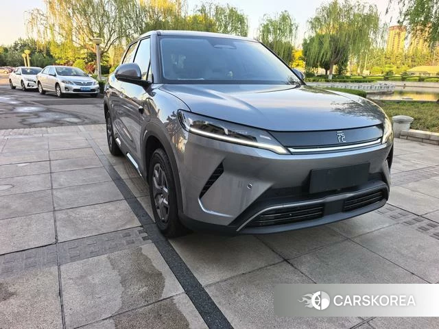 BYD Yuan UP 2025 Темно-серый из Китая, фото 6