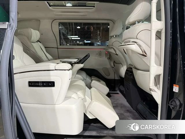 Lexus LM 2024 Черный из Китая, фото 6