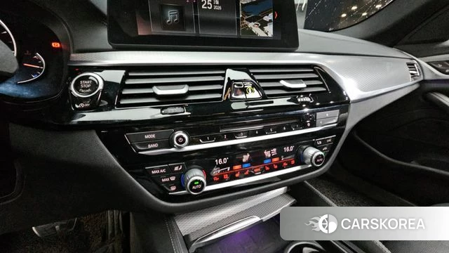 BMW 5 Series (G30) 2018 Белый из Кореи, фото 6