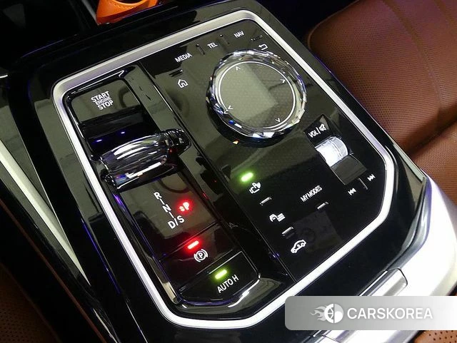 BMW 7 Series (G70) 2025 Черный из Кореи, фото 6