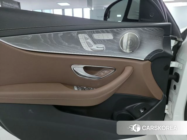 Mercedes-Benz E-Class W213 2022 Белый из Кореи, фото 6