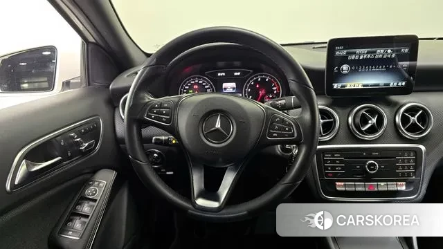 Mercedes-Benz A-Class W176 2018 Белый из Кореи, фото 6