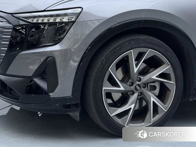 Audi Q5 e-tron 2022 Темно-серый из Китая, фото 6