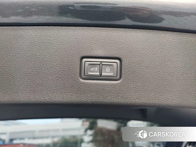 Audi Q8 2020 Серебристо-серый из Китая, фото 6