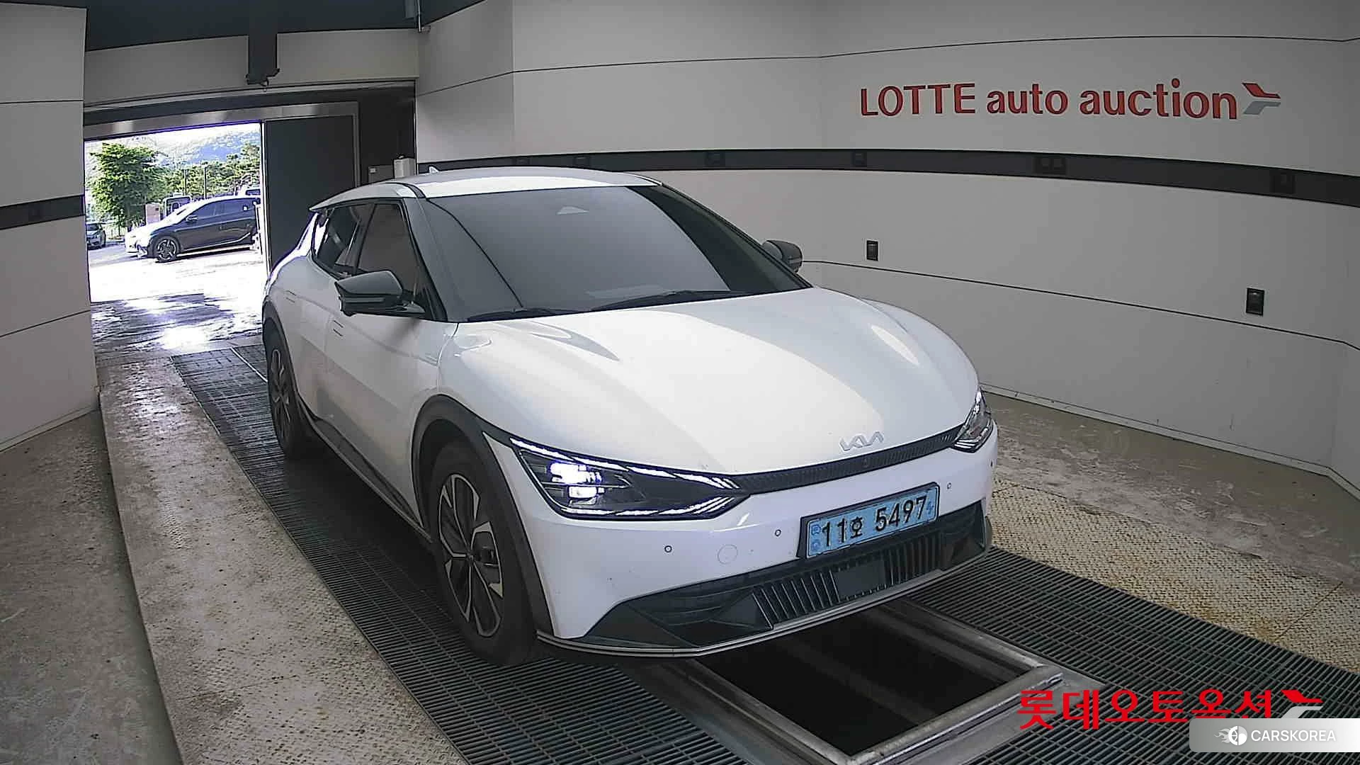 Kia EV6 2022 Snow White Pearl из Кореи, фото 6