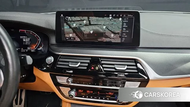 BMW 5 Series (G30) 2023 Белый из Кореи, фото 6